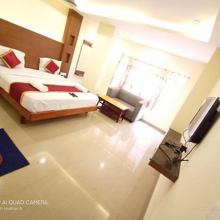 Meridian Castle Hotel Пондичери Екстериор снимка