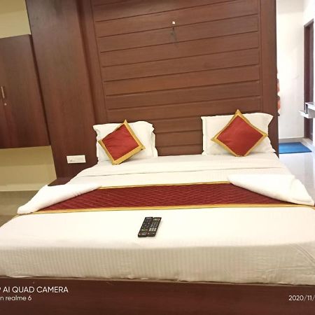 Meridian Castle Hotel Пондичери Екстериор снимка