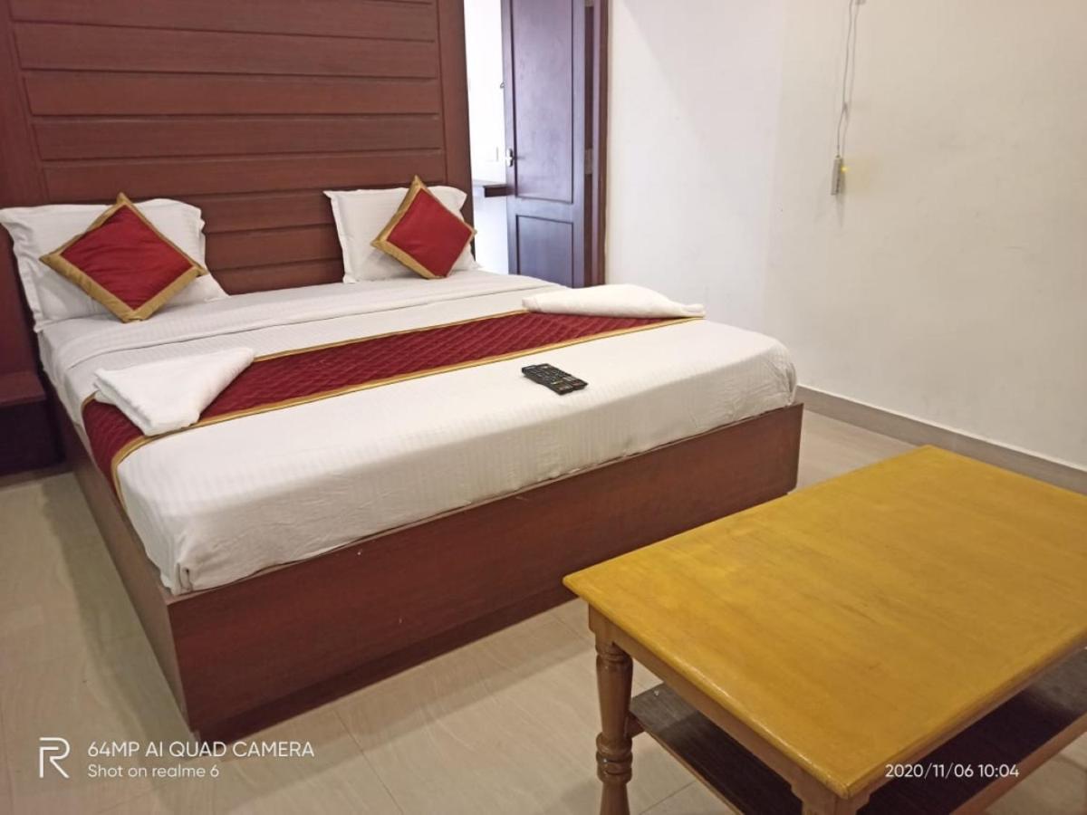 Meridian Castle Hotel Пондичери Екстериор снимка