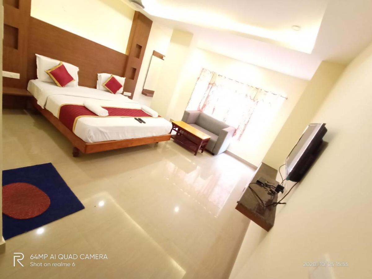 Meridian Castle Hotel Пондичери Екстериор снимка