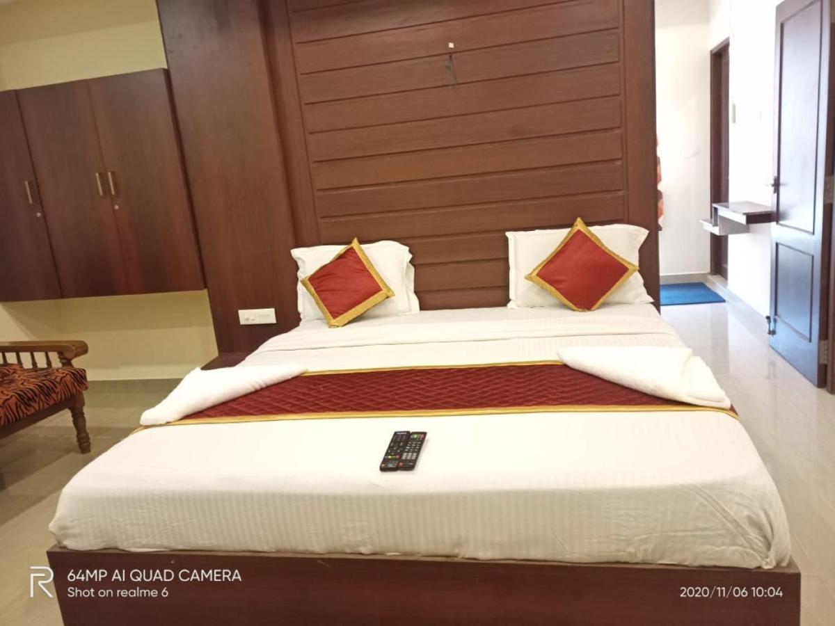 Meridian Castle Hotel Пондичери Екстериор снимка