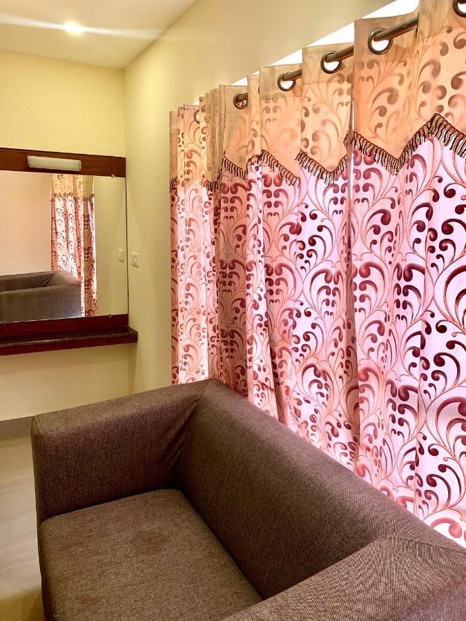 Meridian Castle Hotel Пондичери Екстериор снимка