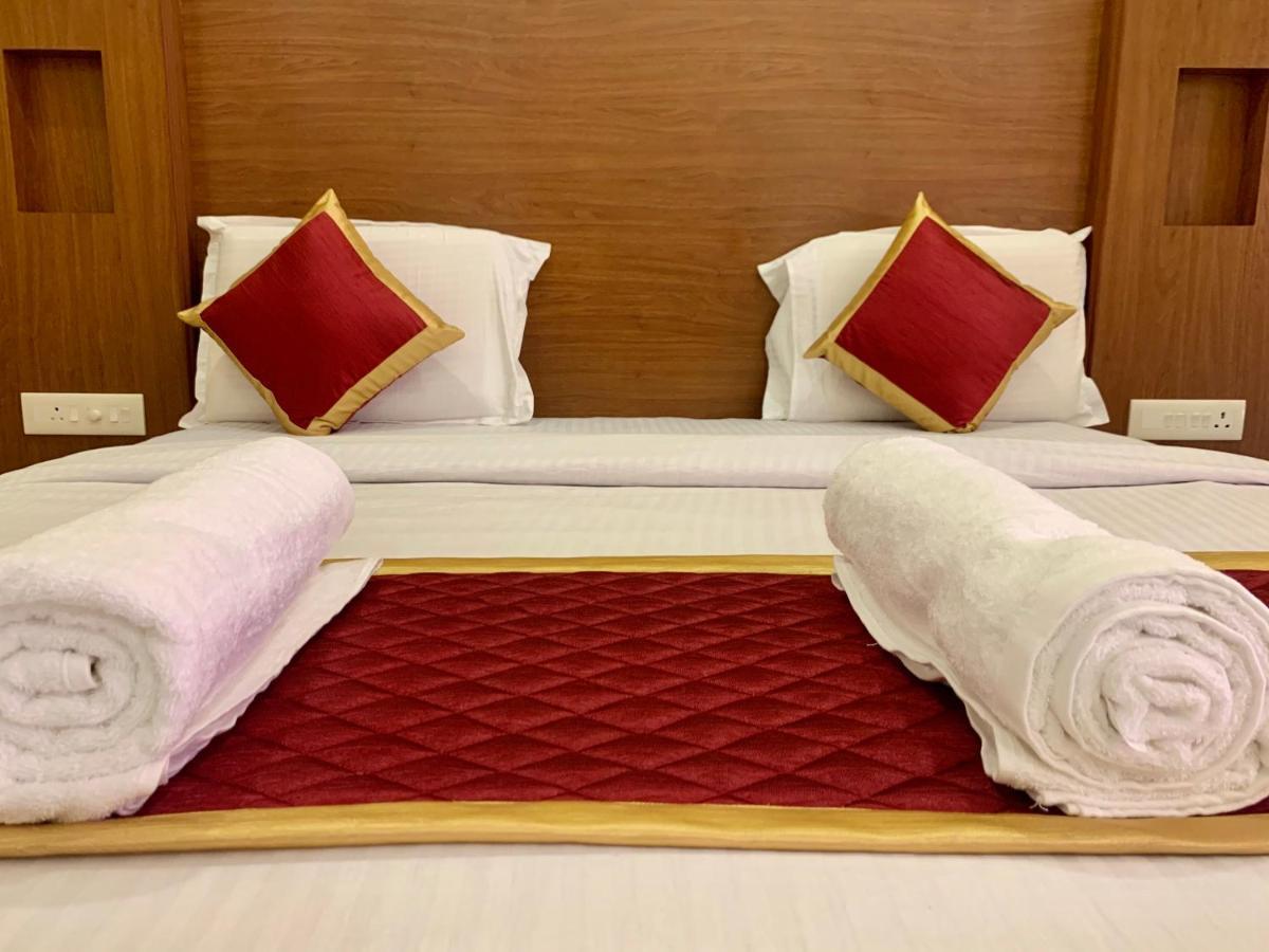 Meridian Castle Hotel Пондичери Екстериор снимка