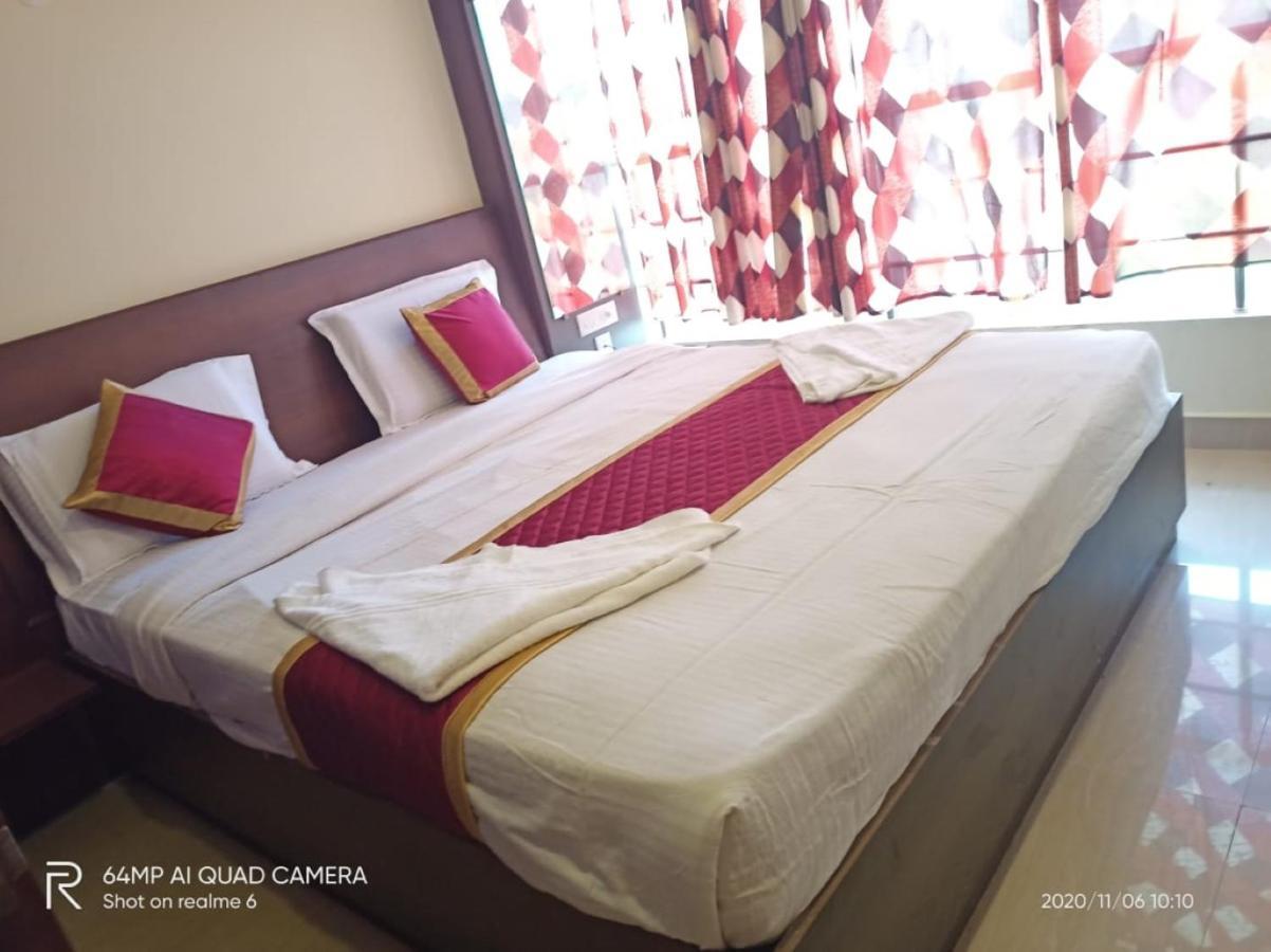 Meridian Castle Hotel Пондичери Екстериор снимка