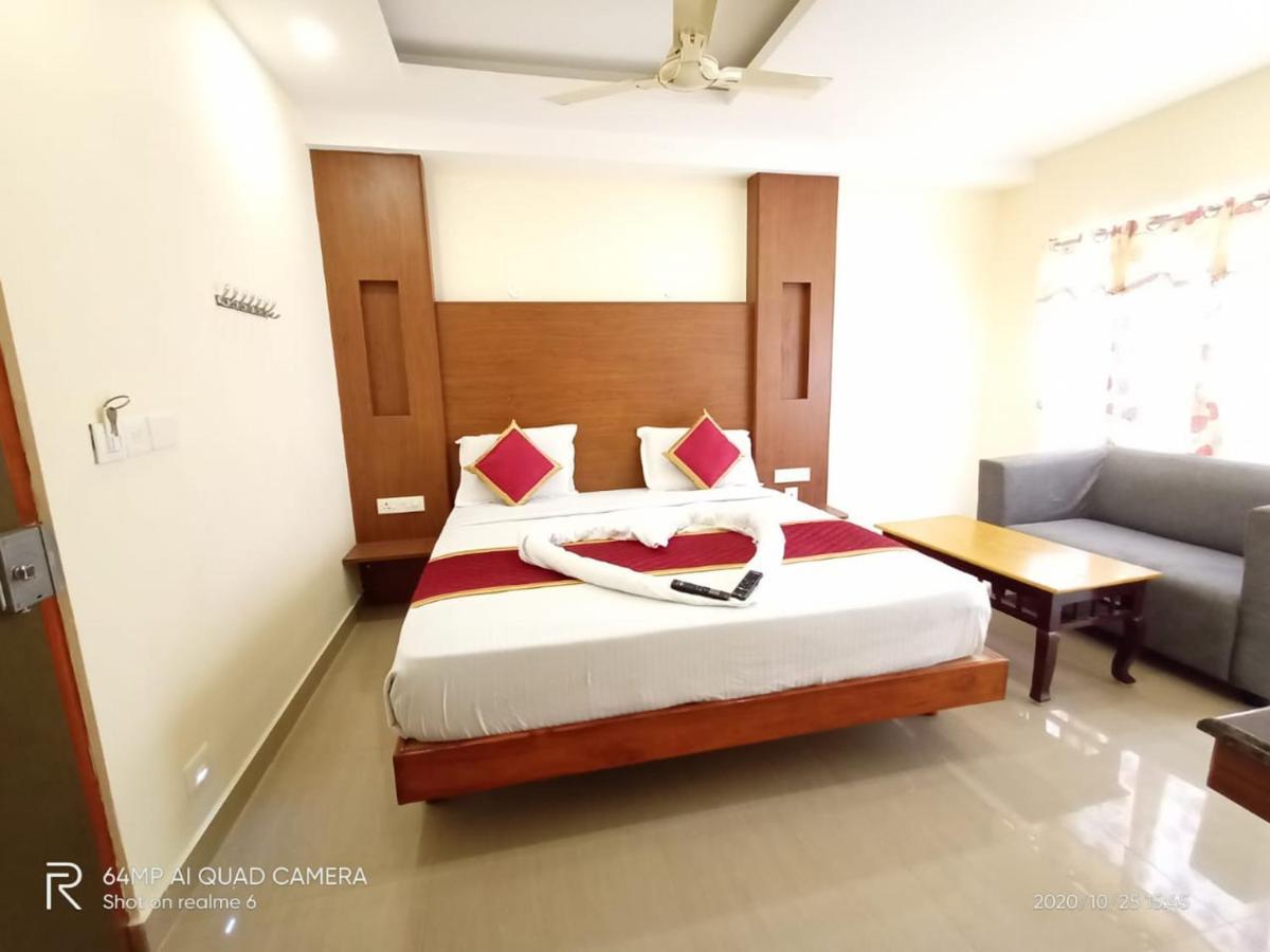 Meridian Castle Hotel Пондичери Екстериор снимка