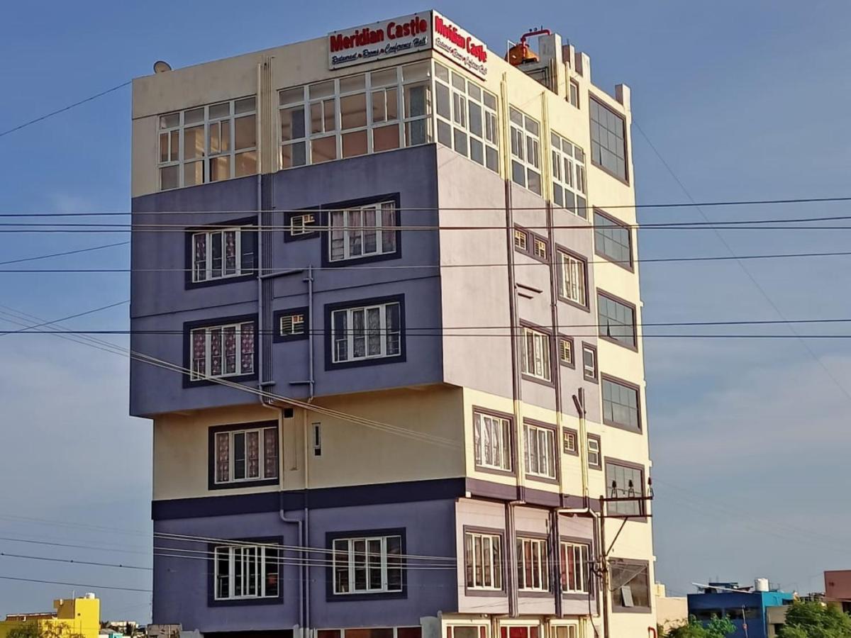 Meridian Castle Hotel Пондичери Екстериор снимка