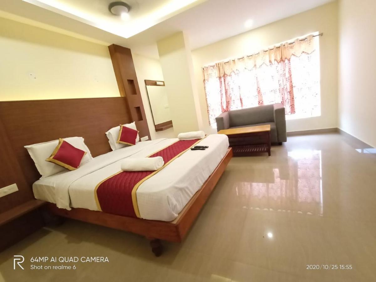 Meridian Castle Hotel Пондичери Екстериор снимка