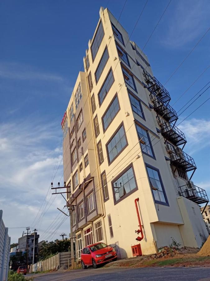 Meridian Castle Hotel Пондичери Екстериор снимка
