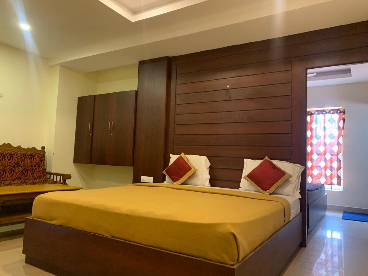 Meridian Castle Hotel Пондичери Екстериор снимка