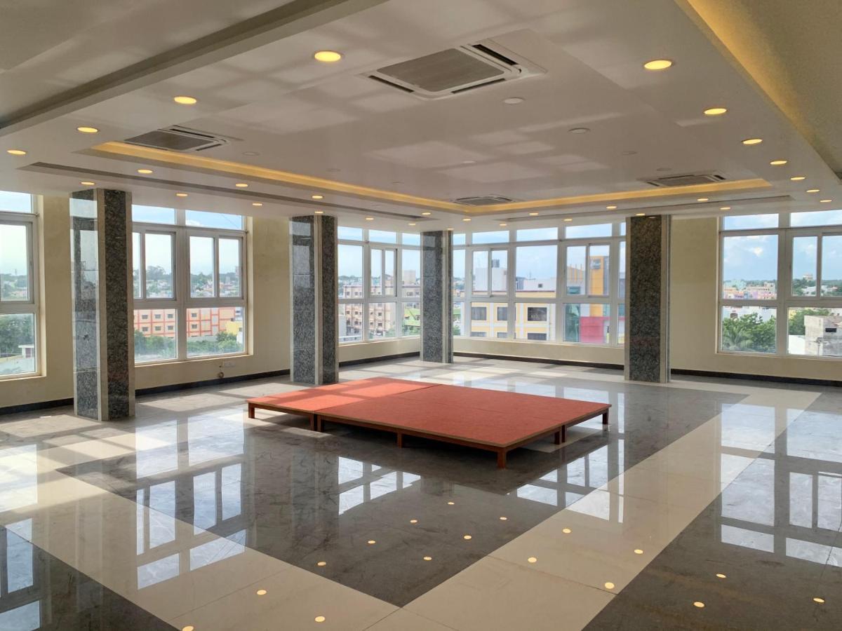 Meridian Castle Hotel Пондичери Екстериор снимка